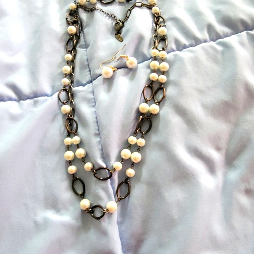 New York and Co Necklace and Earrings